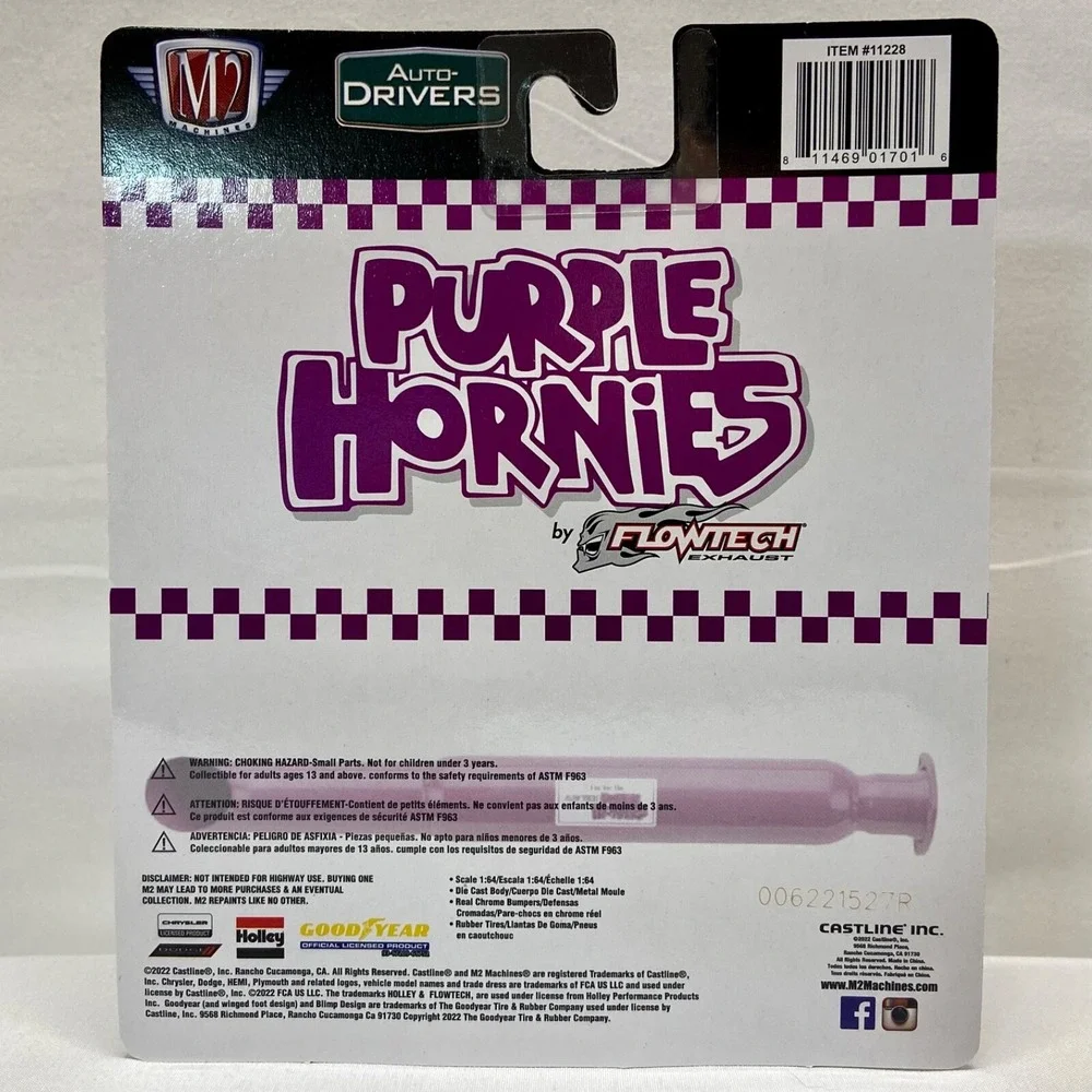 M2 Machines 1969 Plymouth Road Runner 440 6-Pack Purple Hornies Flowtech Exaust